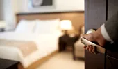 Cum te „conving” hotelurile să cheltuiești mai mulți bani fără să îți dai seama