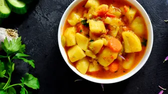 Cea mai ieftină mâncare de post. Tocănița de cartofi a lui Radu Anton Roman! Nu te costă nici 10 lei ingredientele