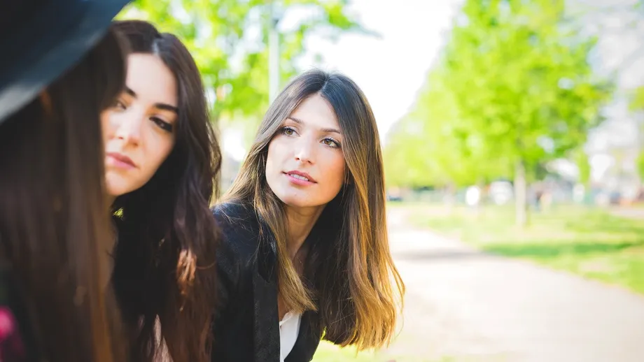 Comunici din ce în ce mai greu cu cei din jur? Iată cum să transmiți mesaje clare și să eviți neînțelegerile