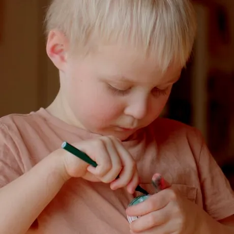 Se schimbă ajutorul pentru copiii cu handicap! Cine va primi mai puțini bani de la 1 ianuarie 2027