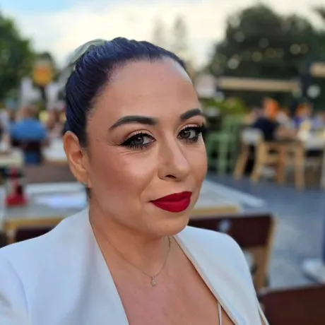 Oana Roman, în culmea fericirii după ce a slăbit spectaculos! Ce măsură poartă acum