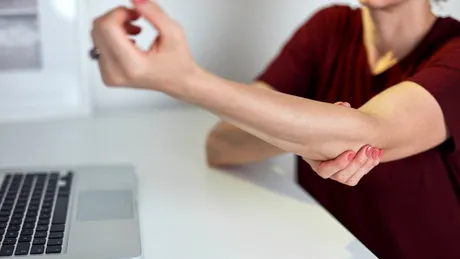 Durerea de cot, semn al unei boli fatale. Avertismentul făcut de un medic cardiolog