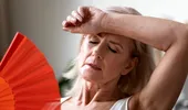 Remedii naturale care reduc simptomele la menopauză. Ce să iei pentru bufeuri sau transpirații nocturne