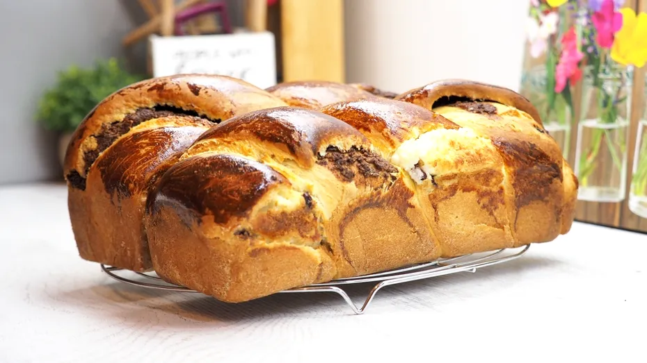 Secretul călugărițelor: cozonacul pufos care a cucerit România