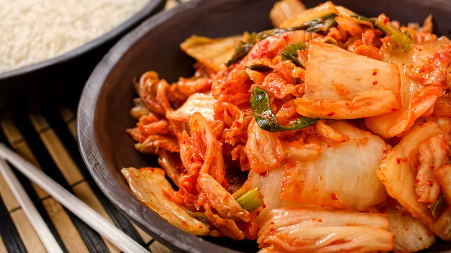 Pește pe pat de varză. Alegerea perfectă în zilele cu dezlegare la pește