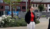 „Nu îmi este rușine cu banii mei”! O femeie și-a făcut salariul public pe un panou publicitar