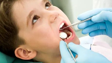 Fără dentist gratuit pentru copii. Câţi bani vor plăti părinţii pentru tratamentul stomatologic al copiilor?