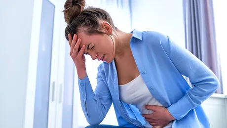 Boala gravă de care suferă o femeie din 10: se manifestă prin durere de burtă și menstruații abundente