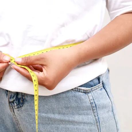 Creșterea taliei în timpul menopauzei, asociată cu un risc mai mare de demență