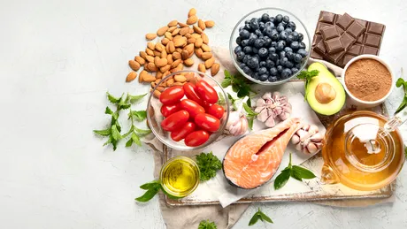 Alimente care îți pot strica pielea și cele care o mențin sănătoasă
