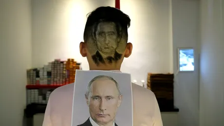 Ies opere de artă din mâinile acestui frizer. Ce tunsori trăsnite cer clienții