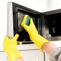 Cum să cureți cuptorul cu microunde folosind doar o singură lămâie