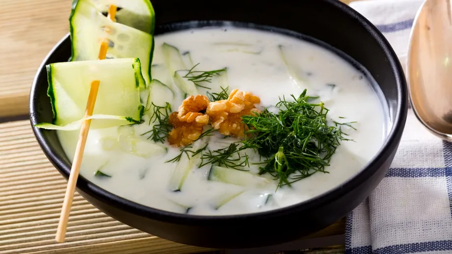Ciorba bulgărească de vară cu castraveți. Un adevărat deliciu în zilele de vară! Se prepară și rapid