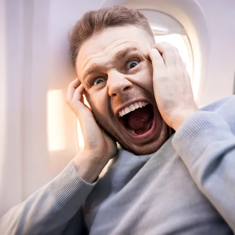 Trucuri simple ca să scapi de durerea de urechi în timpul zborului