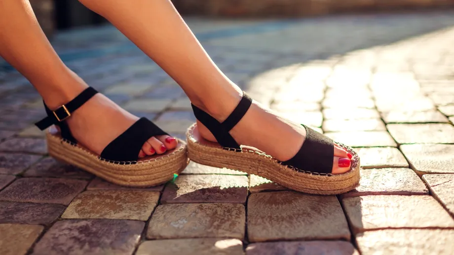 Pregătește-ți picioarele pentru sandalele. Cremă de casă pentru ciuperca unghiilor