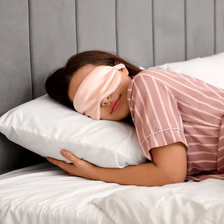 Este sau nu recomandat să dormi fără lenjerie intimă? Ce spun medicii