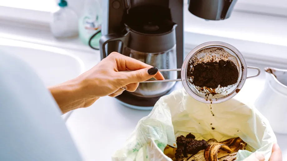 Moduri inedite în care poți folosi zațul de cafea. De ce este bine să nu-l arunci la gunoi după ce faci cafeaua