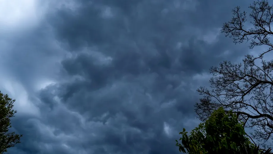 Un nou ciclon mediteranean va lovi România, începând din această săptămână! Se anunță ploi abundente și inundații, conform ANM