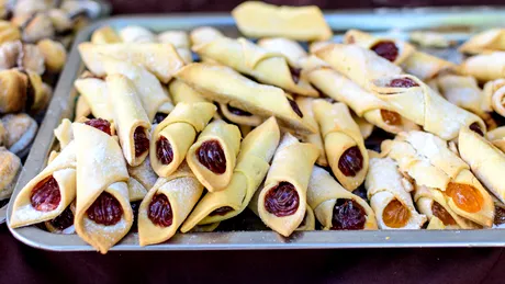 Cornulețe fragede cu gem, exact ca în copilărie. Rețeta tradițională a bunicii