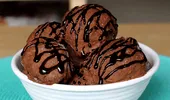 Îngheţată cu ciocolată neagră şi mentă
