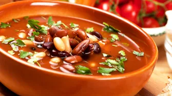 Borșul de bob de la mănăstirea Tismana. Rețeta tradițională de post