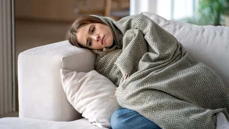 De ce îți este frig atunci când ești obosit? Legătura dintre somn, metabolism și temperatura corpului