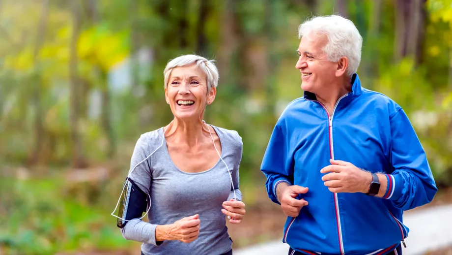 Un nou studiu arată când se schimbă ritmul îmbătrânirii corpului