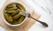 De ce murăturile pot fi bune pentru intestin, dar nu sunt potrivite în cantități mari pentru toată lumea