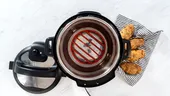 Greșeala uriașă pe care o faci când cureți airfryer-ul. Ți-ai putea da foc la casă!