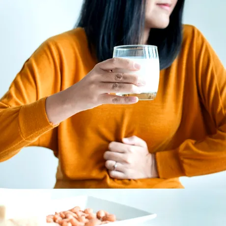 Cum îți dai seama că ai intoleranță la lactoză. Semnele pe care nu trebuie să le ignori