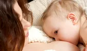 Alăptează-ţi bebeluşul: îl hrăneşti sănătos şi topeşti grăsimea de pe şolduri