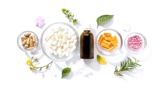 12 vitamine pe care este indicat să le iei după 25 de ani. Cum afli ce îi lipsește organismului tău