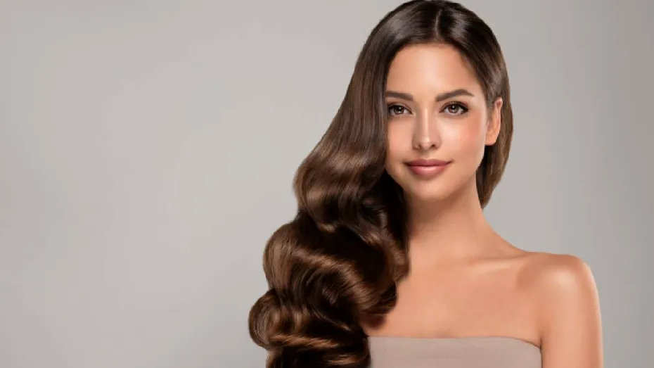 „Quiet luxury beauty”: machiajul discret care domină social media