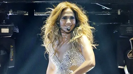 Jennifer Lopez - mama şi iubitul sunt non-stop la dispoziţia ei în concerte