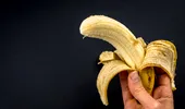 Ce sunt „firele” de pe banane și de ce nu ar trebui să le mai îndepărtezi imediat