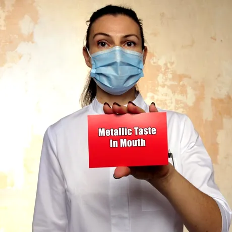 Un gust metalic în gură părea un simptom banal, dar a dus la un diagnostic crunt pentru această femeie! Ce boală ascundea semnul ignorat