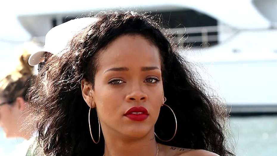Rihanna, sexy în Saint Tropez