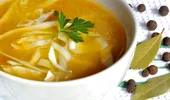 Cum faci supă de varză de dietă – rețeta pentru slăbit, gata în 30 de minute!