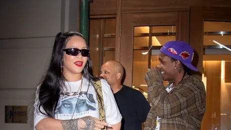 Rihanna, apariție bizară. Artista a purtat cele mai ciudate cizme de până acum