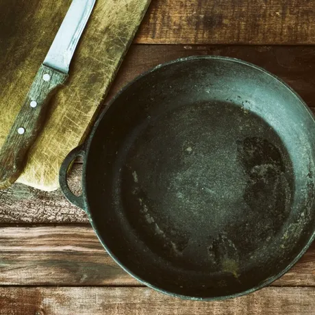 De ce să eviți gătitul în vase de fier! Sunt câteva alimente care nu trebuie preparate în aceste oale sau tigăi