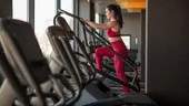 Mersul pe jos sau antrenamentul la sală? Impactul pe care îl au asupra sănătății și corpului