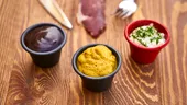 Câte calorii are ketchup-ul, maioneza sau Sriracha? Incredibil cât de puține are muștarul