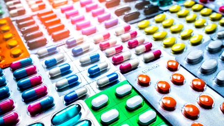 Medicamentul pentru dureri pe care românii îl iau ca pe bomboane, dar te poate îmbolnăvi. „Una din patru persoane poate dezvolta ulcere”