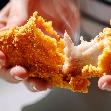 Aripioare de pui crocante ca la KFC, fără prăjire în ulei. Cum obții crusta delicioasă!