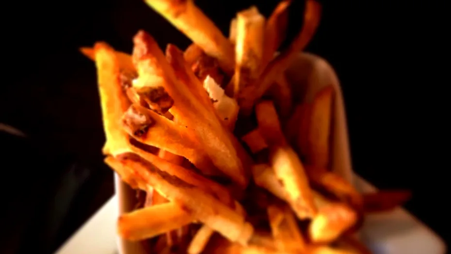 Un adolescent a orbit după ce a mâncat cartofi prăjiţi în fiecare zi