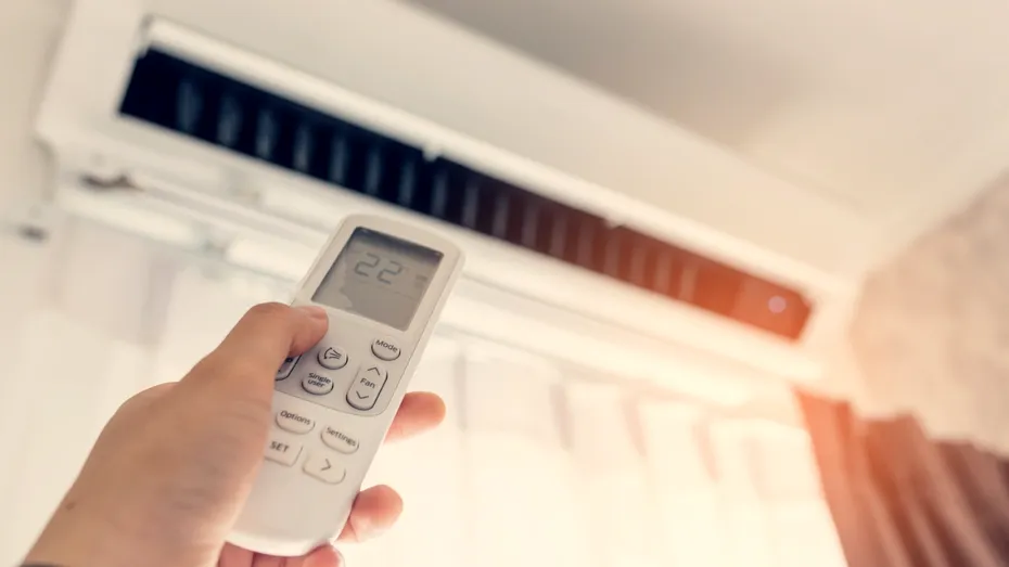 Butonul secret de pe telecomanda aerului condiționat. Cum să plătești mai puțin la curent