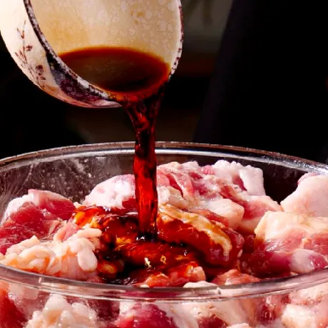 Cât de sigur este să refolosești marinada pentru carne