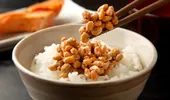 Natto, alimentul japonez considerat secretul longevității. De ce îl consumă oamenii care ajung la 100 de ani