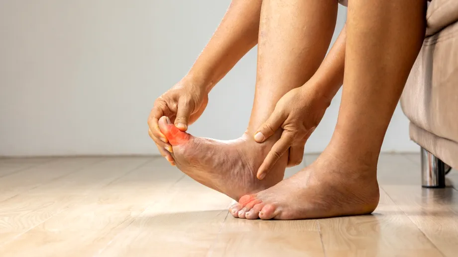 Amestecul care te scapă de ciupercile picioarelor și pielea crăpată. E un remediu natural