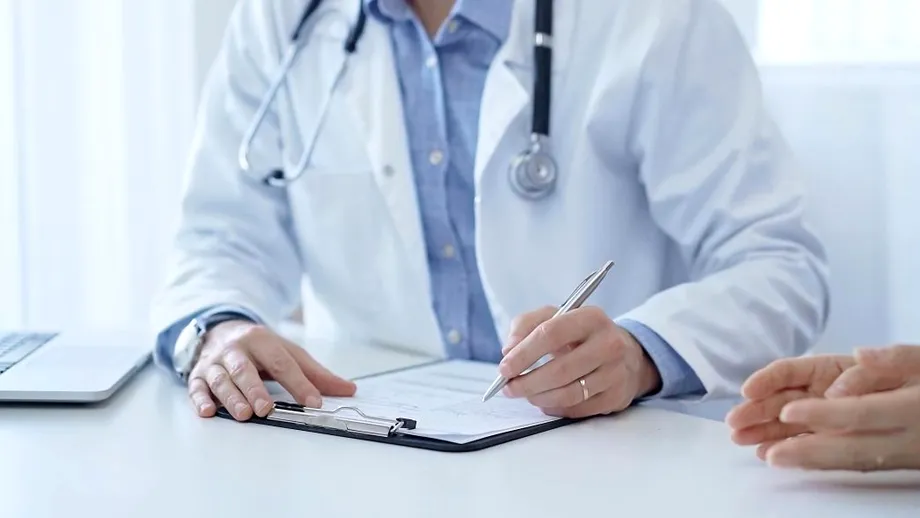 Câți bani vor scoate din buzunar de la 1 august coasigurații soț/soție sau părinții fără venituri. Dacă nu plătesc, rămân neasigurați după 1 septembrie